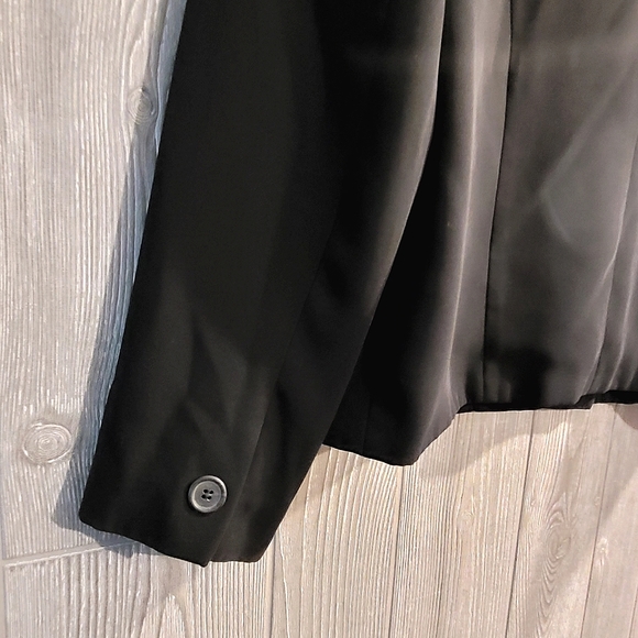 Uniform by John Paul Richard Black Blazer- 12 - Picture 5 of 6